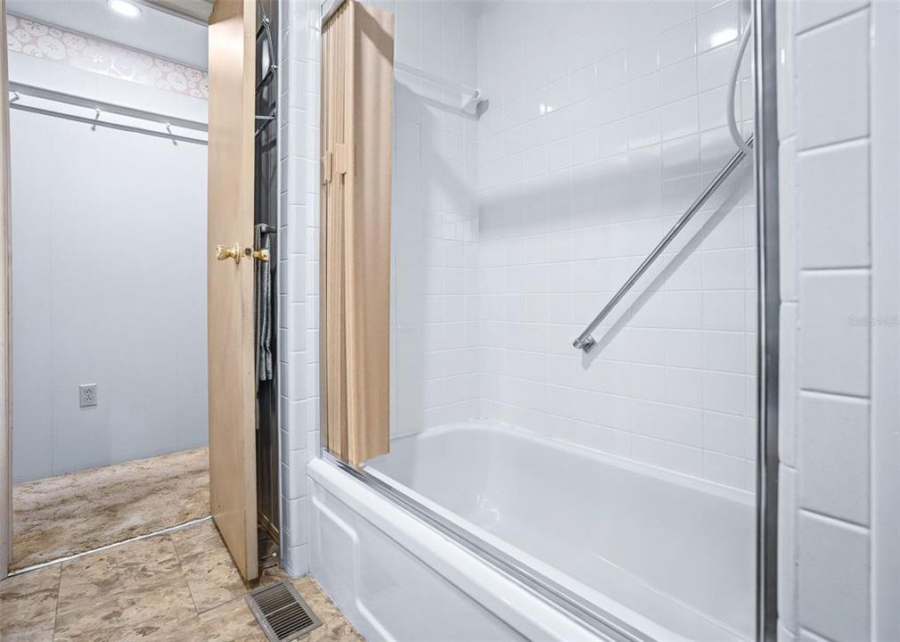 На продажу: $135,000 (2 спален, 2 ванн, 1152 Квадратных фут)