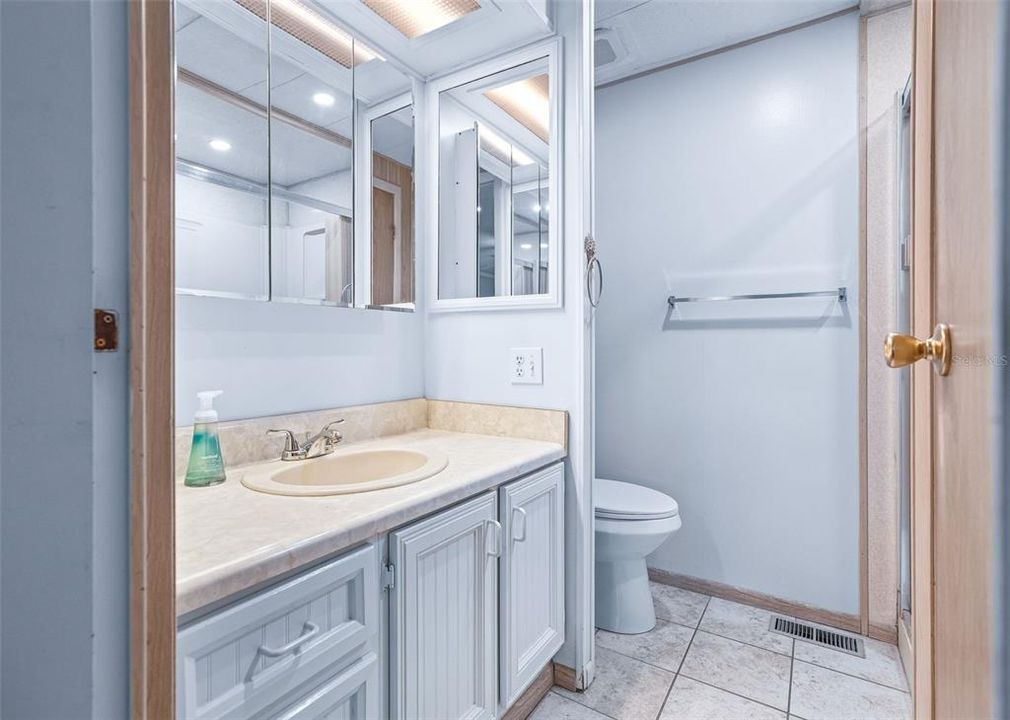 На продажу: $135,000 (2 спален, 2 ванн, 1152 Квадратных фут)