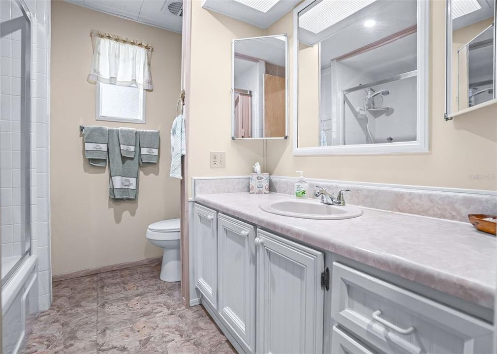 На продажу: $135,000 (2 спален, 2 ванн, 1152 Квадратных фут)