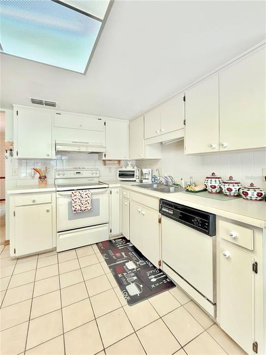 На продажу: $475,000 (4 спален, 2 ванн, 2135 Квадратных фут)