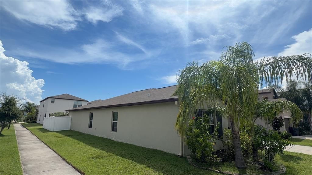 For Rent: $2,525 (4 beds, 2 baths, 1935 Square Feet)