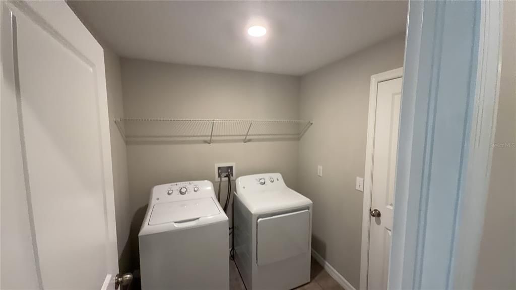 For Rent: $2,525 (4 beds, 2 baths, 1935 Square Feet)