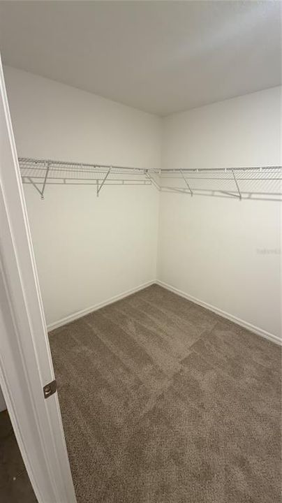 For Rent: $2,525 (4 beds, 2 baths, 1935 Square Feet)