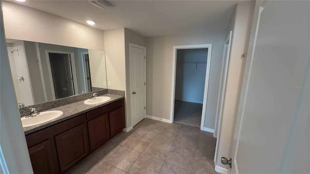 For Rent: $2,525 (4 beds, 2 baths, 1935 Square Feet)