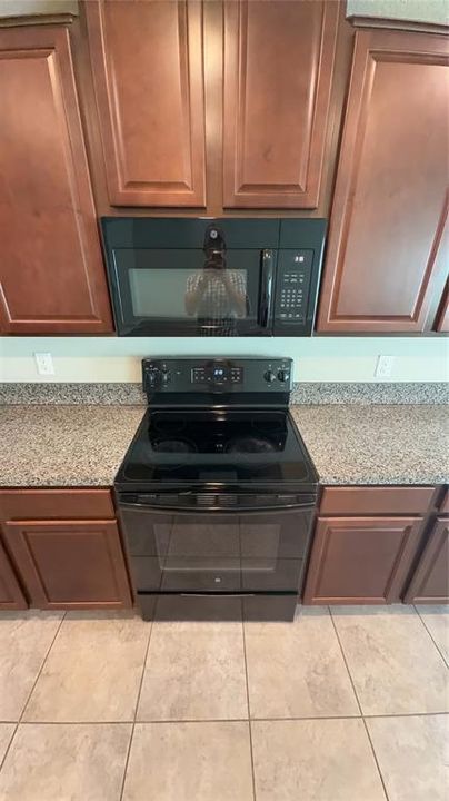For Rent: $2,525 (4 beds, 2 baths, 1935 Square Feet)