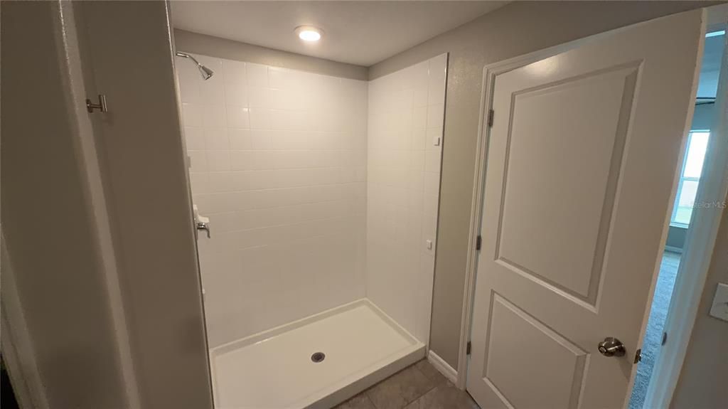For Rent: $2,525 (4 beds, 2 baths, 1935 Square Feet)