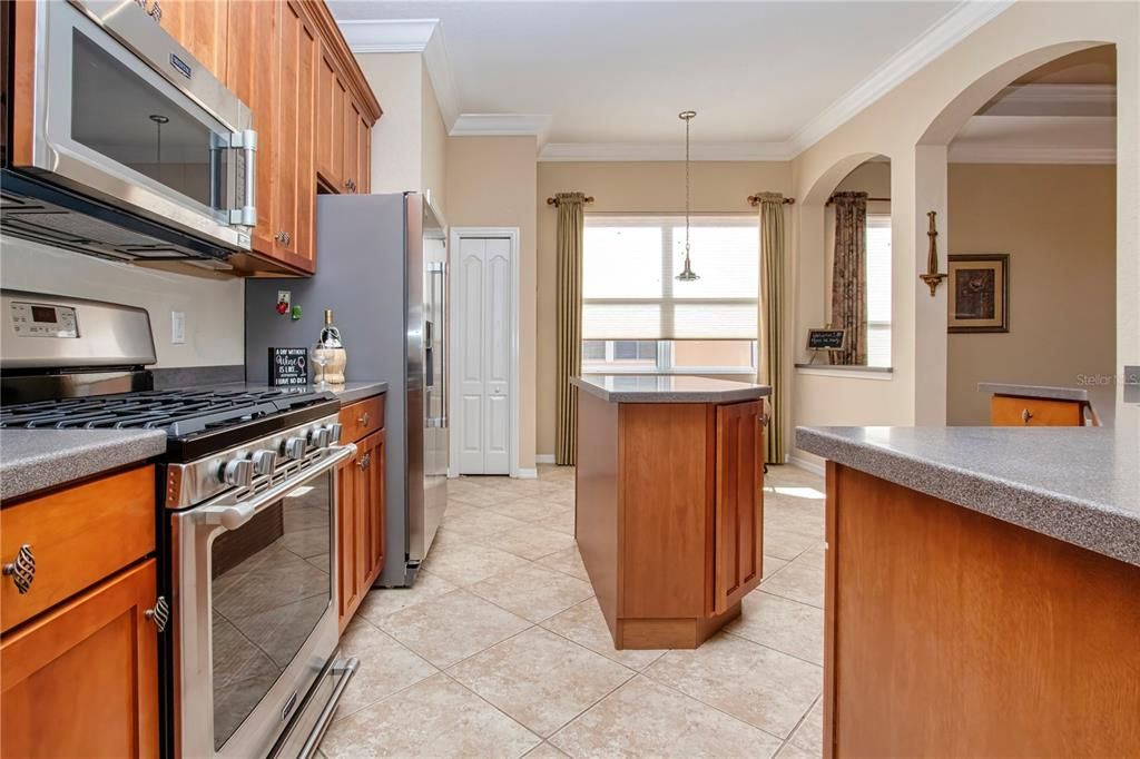 For Sale: $335,000 (2 beds, 2 baths, 1837 Square Feet)