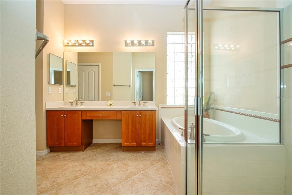 For Sale: $335,000 (2 beds, 2 baths, 1837 Square Feet)