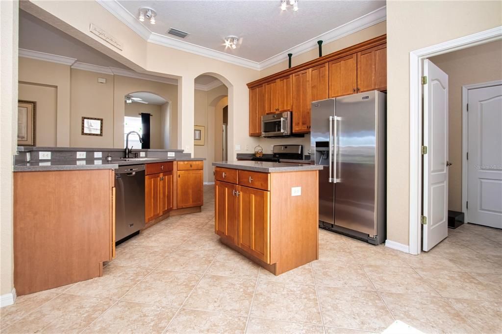 For Sale: $335,000 (2 beds, 2 baths, 1837 Square Feet)