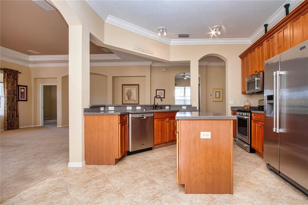 For Sale: $335,000 (2 beds, 2 baths, 1837 Square Feet)