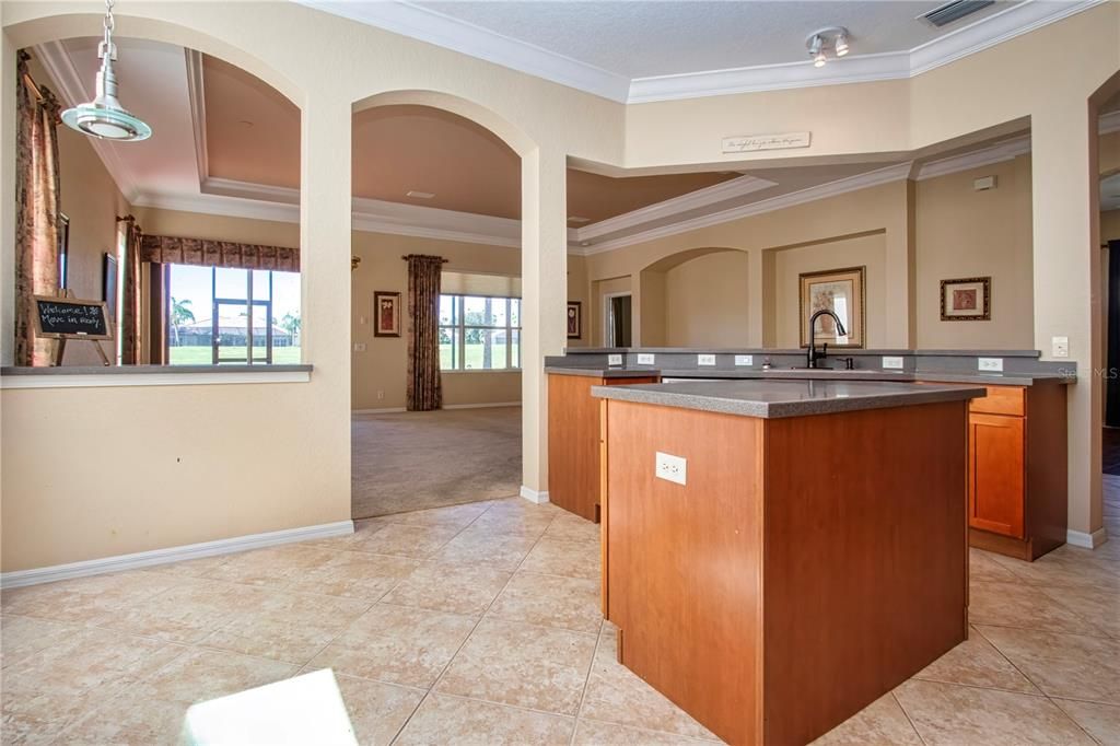 For Sale: $335,000 (2 beds, 2 baths, 1837 Square Feet)