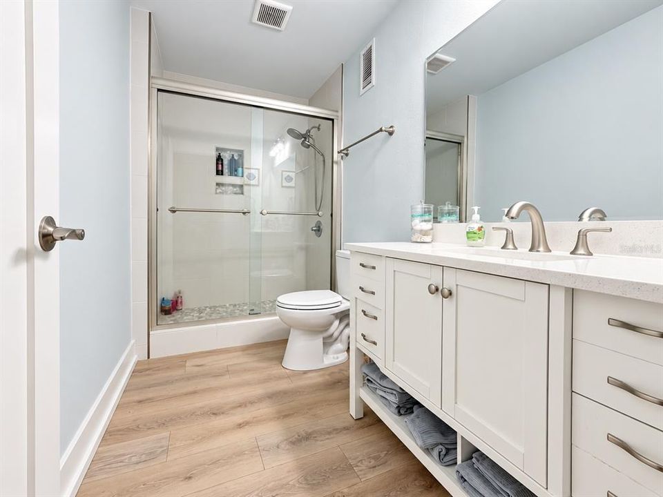 For Rent: $3,300 (2 beds, 2 baths, 1060 Square Feet)
