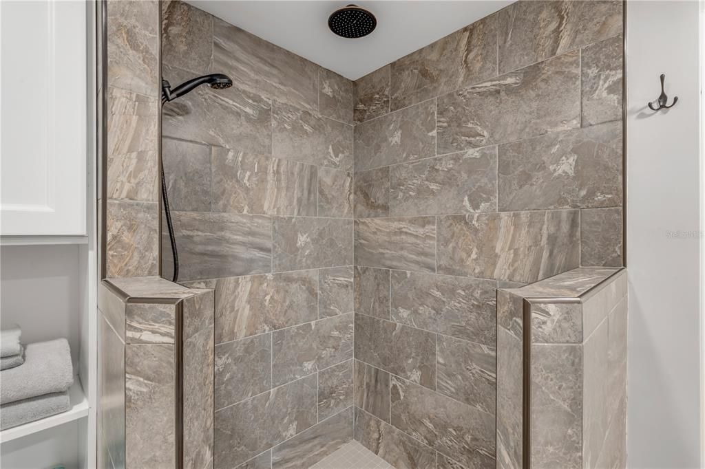 En Venta: $1,197,000 (3 camas, 3 baños, 2107 Pies cuadrados)