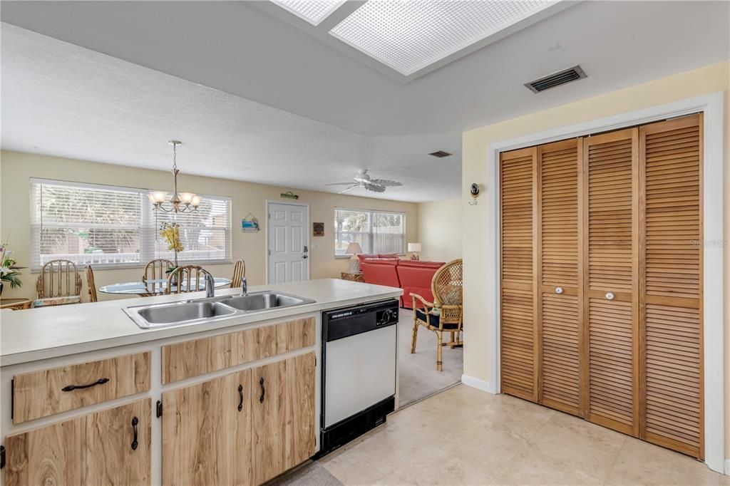 En Venta: $1,197,000 (3 camas, 3 baños, 2107 Pies cuadrados)