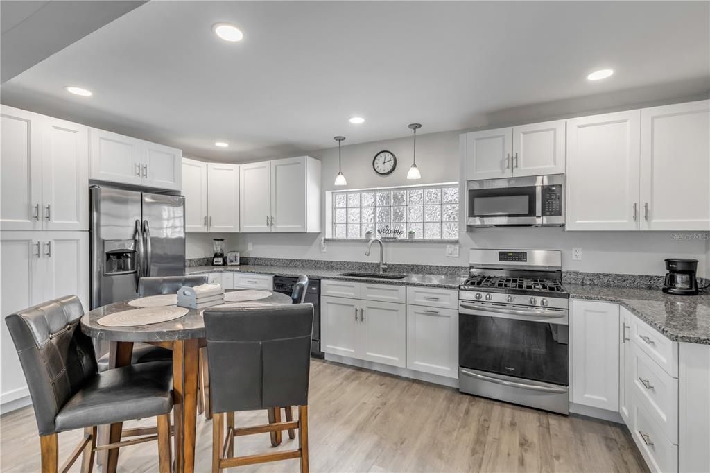 En Venta: $1,197,000 (3 camas, 3 baños, 2107 Pies cuadrados)