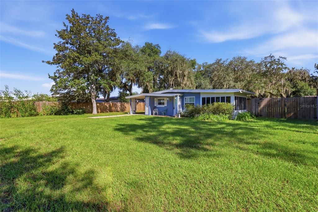For Sale: $234,500 (2 beds, 1 baths, 936 Square Feet)
