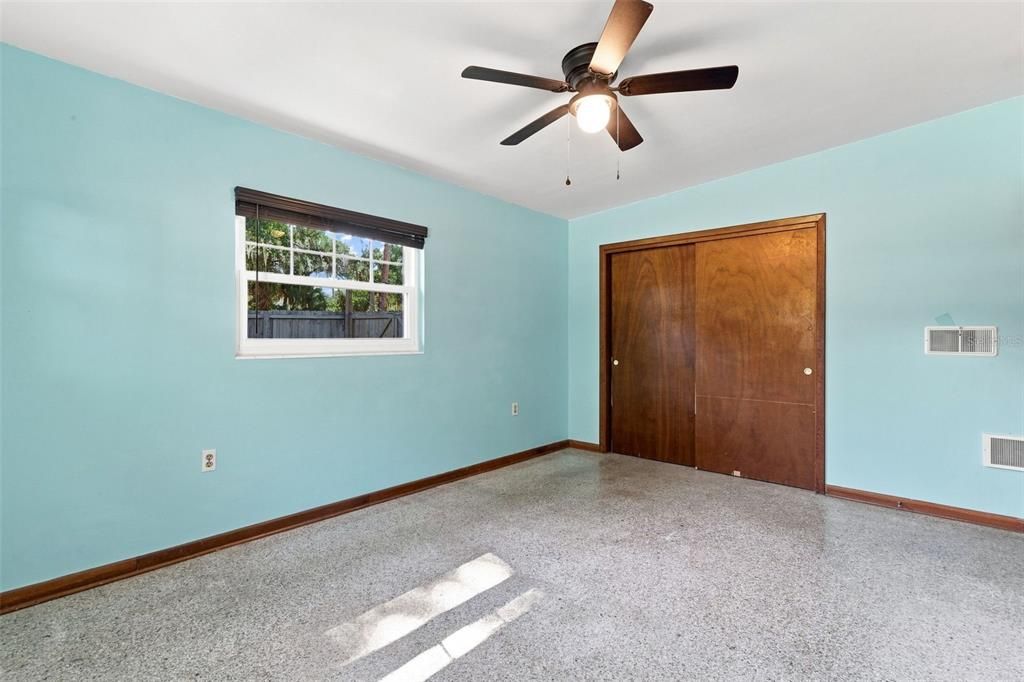 For Sale: $234,500 (2 beds, 1 baths, 936 Square Feet)