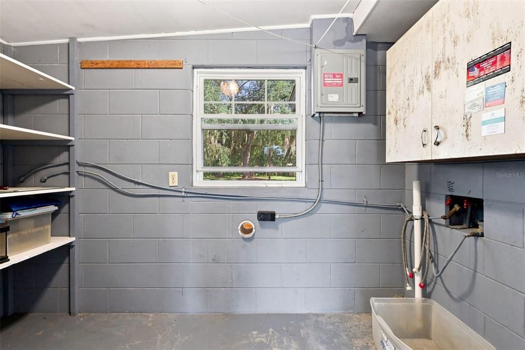 For Sale: $234,500 (2 beds, 1 baths, 936 Square Feet)