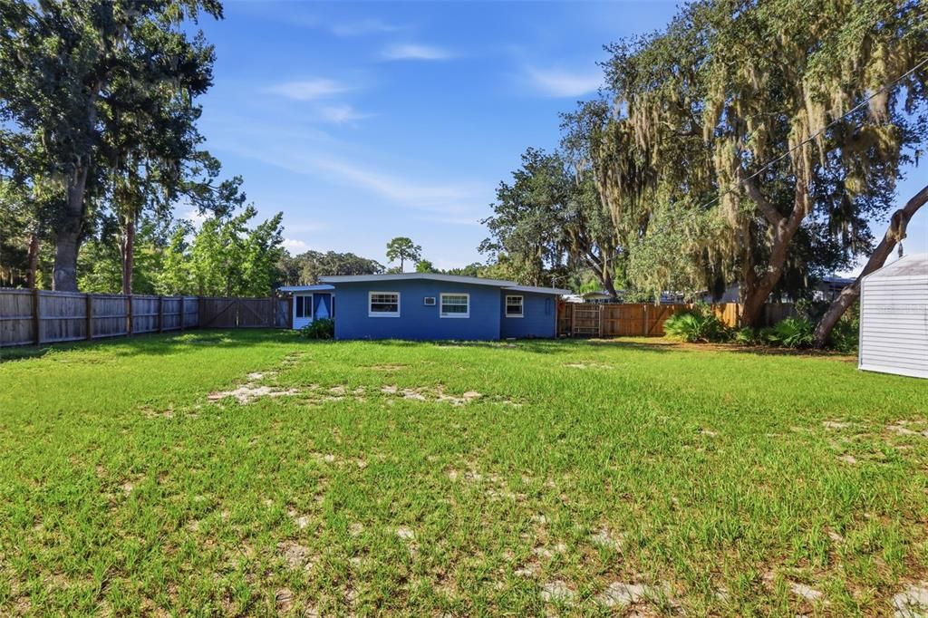 For Sale: $234,500 (2 beds, 1 baths, 936 Square Feet)