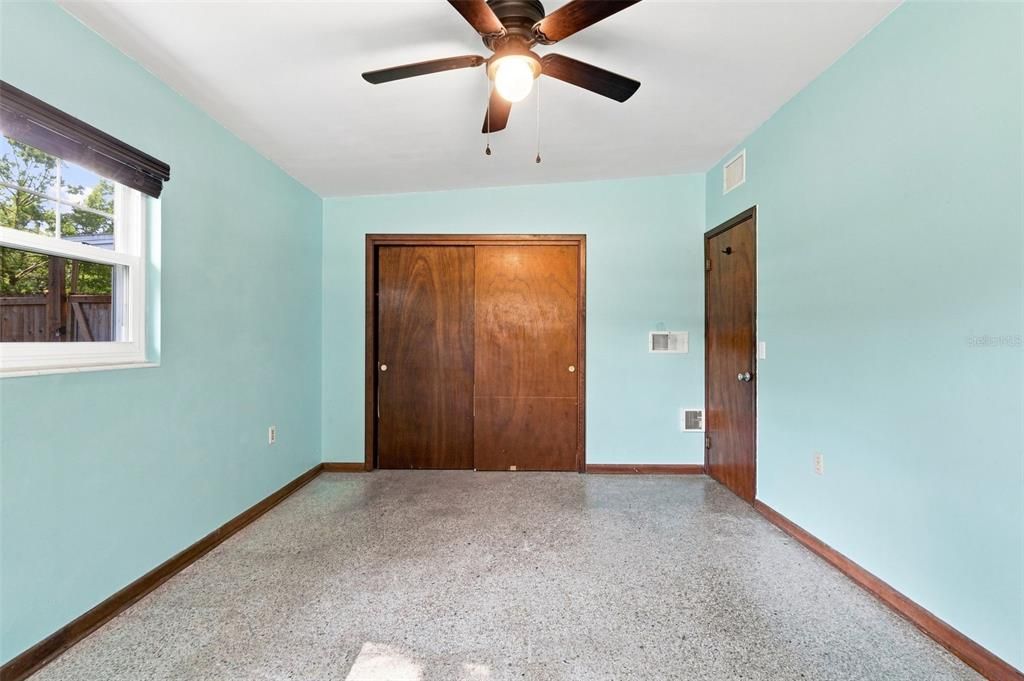 For Sale: $234,500 (2 beds, 1 baths, 936 Square Feet)