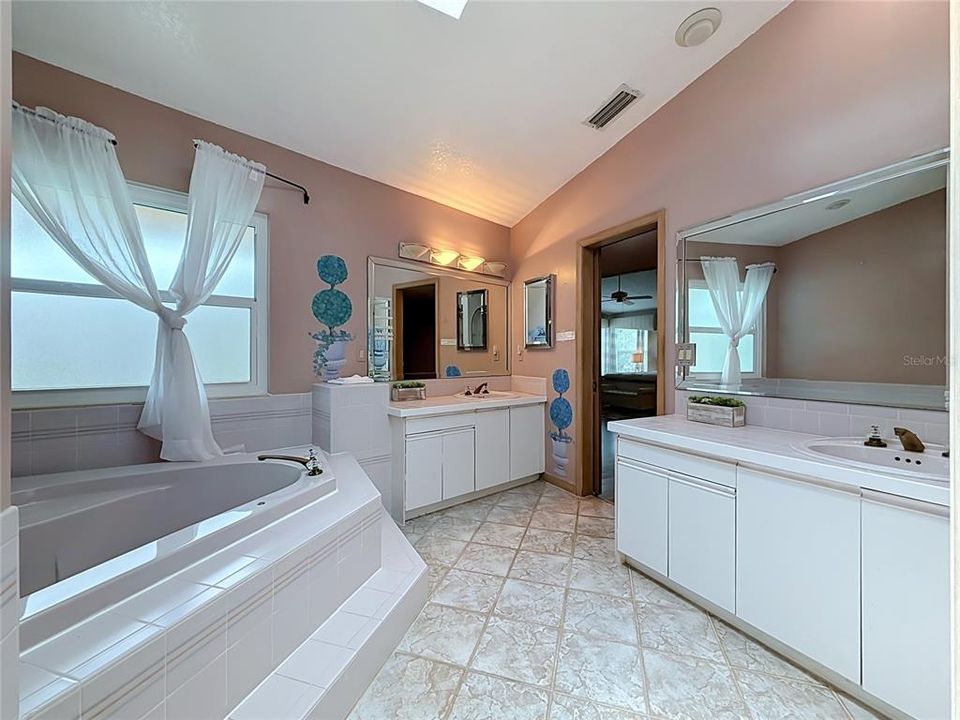 For Rent: $5,000 (4 beds, 3 baths, 3316 Square Feet)