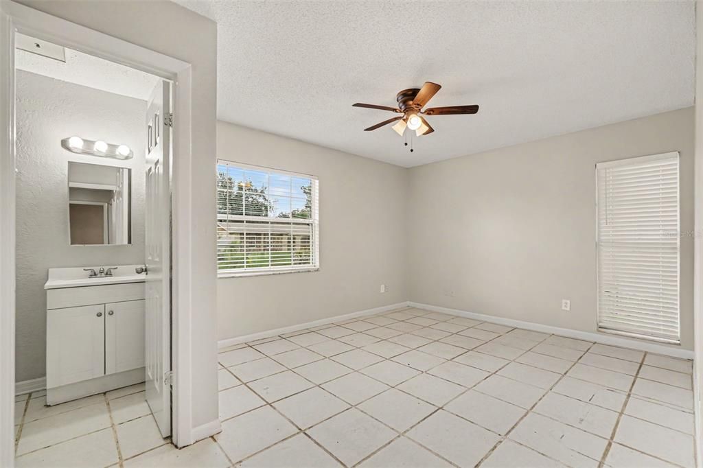 For Sale: $290,000 (2 beds, 1 baths, 1120 Square Feet)