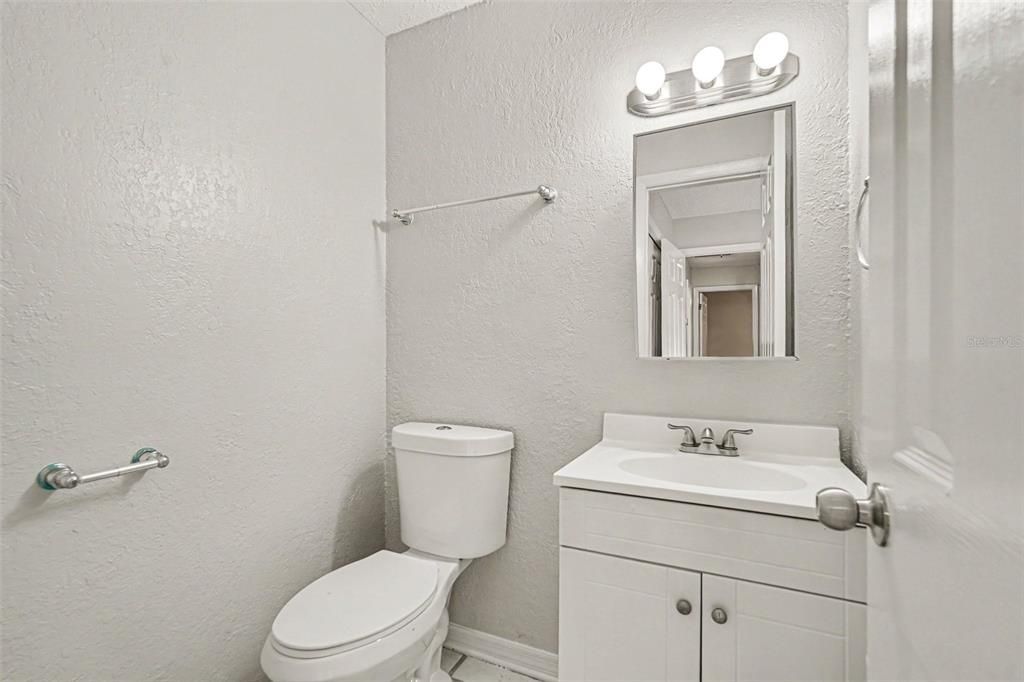 For Sale: $290,000 (2 beds, 1 baths, 1120 Square Feet)