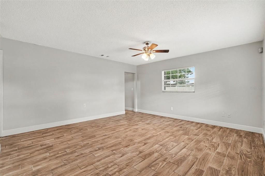 For Sale: $290,000 (2 beds, 1 baths, 1120 Square Feet)