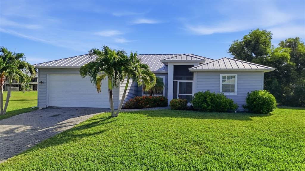 For Sale: $450,000 (3 beds, 2 baths, 1553 Square Feet)