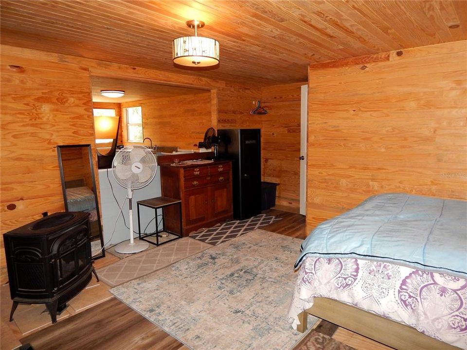 На продажу: $189,000 (2 спален, 1 ванн, 1034 Квадратных фут)