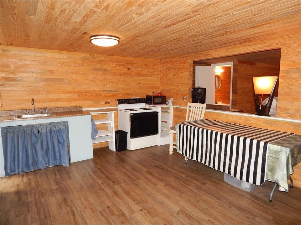 На продажу: $189,000 (2 спален, 1 ванн, 1034 Квадратных фут)