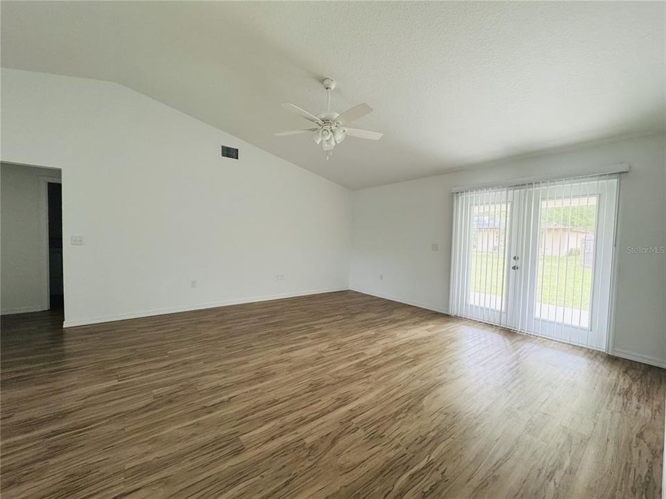 В аренду: $1,700 (3 спален, 2 ванн, 1390 Квадратных фут)