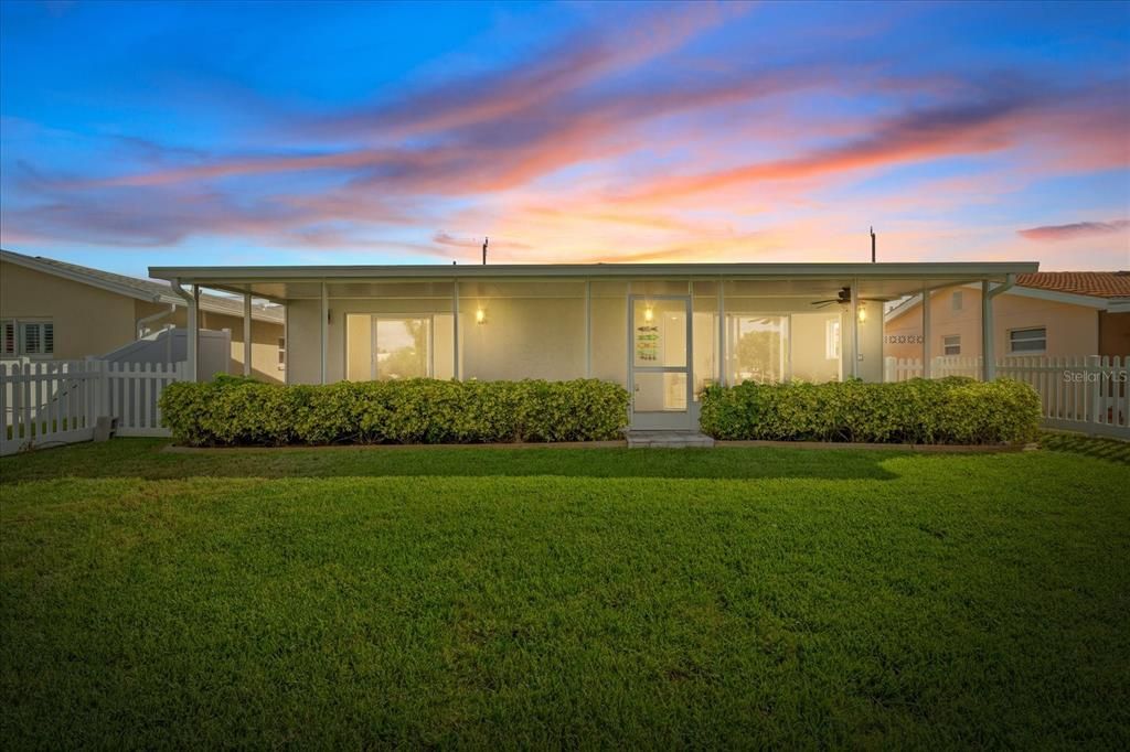 For Sale: $495,000 (2 beds, 2 baths, 1310 Square Feet)