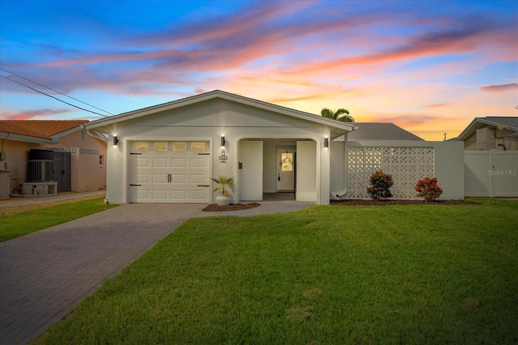 For Sale: $495,000 (2 beds, 2 baths, 1310 Square Feet)