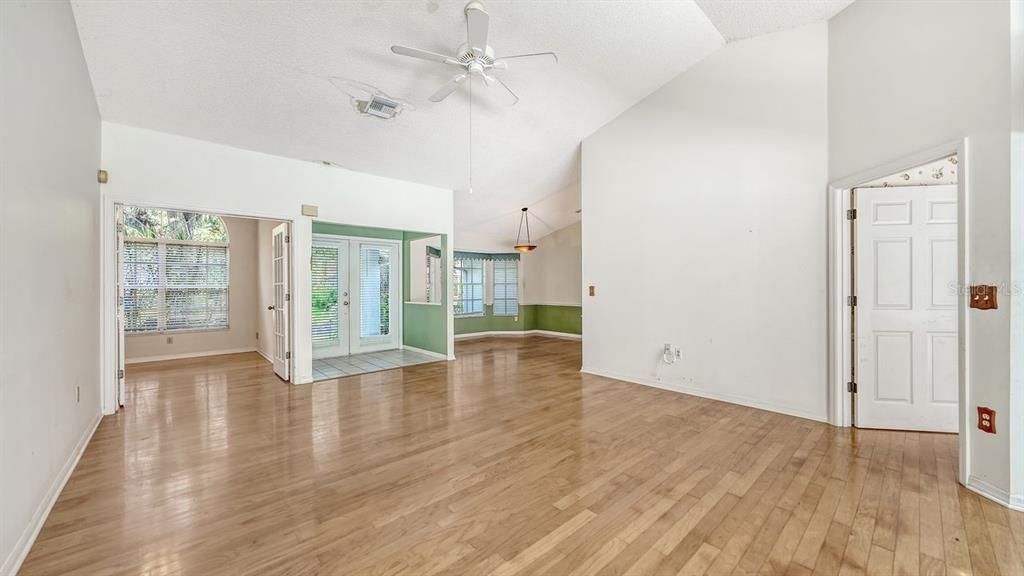 Active With Contract: $550,000 (3 beds, 2 baths, 2284 Square Feet)