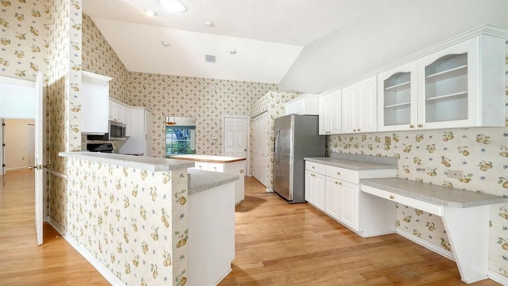Active With Contract: $550,000 (3 beds, 2 baths, 2284 Square Feet)