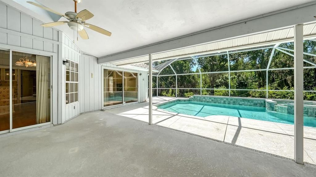 Active With Contract: $550,000 (3 beds, 2 baths, 2284 Square Feet)
