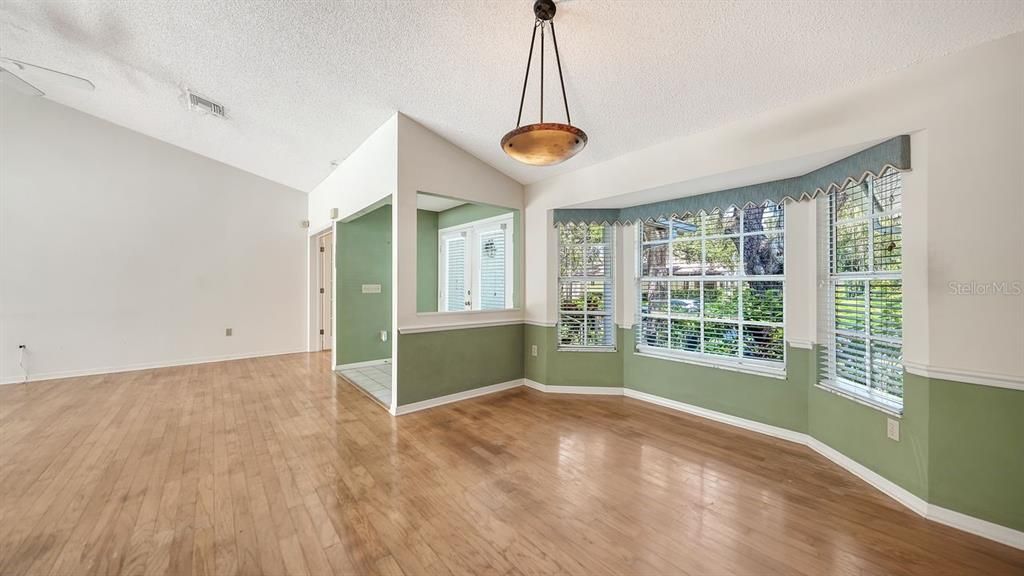 Active With Contract: $550,000 (3 beds, 2 baths, 2284 Square Feet)