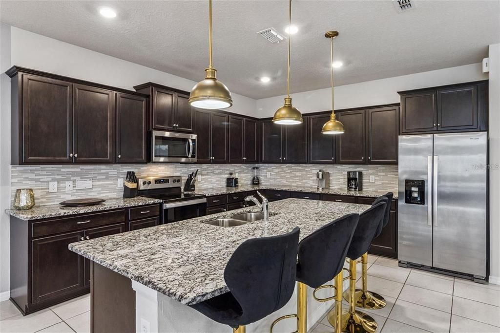 For Sale: $725,000 (10 beds, 8 baths, 4399 Square Feet)
