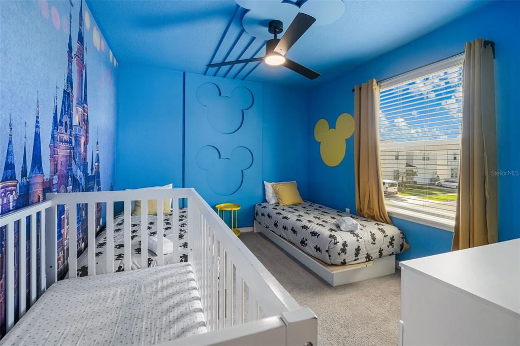 For Sale: $725,000 (10 beds, 8 baths, 4399 Square Feet)