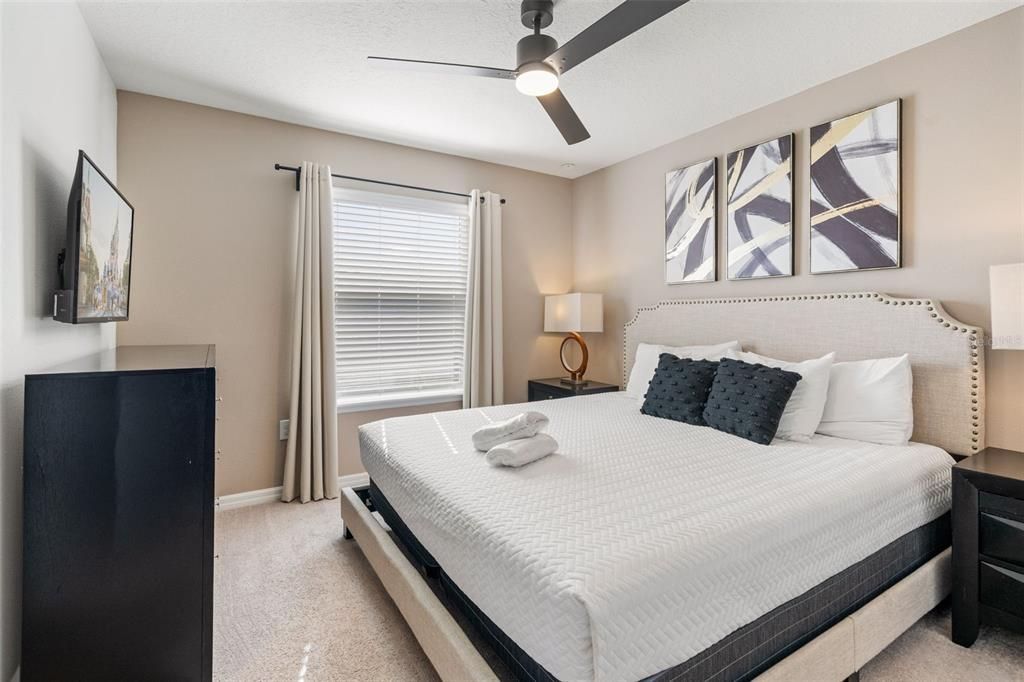For Sale: $725,000 (10 beds, 8 baths, 4399 Square Feet)