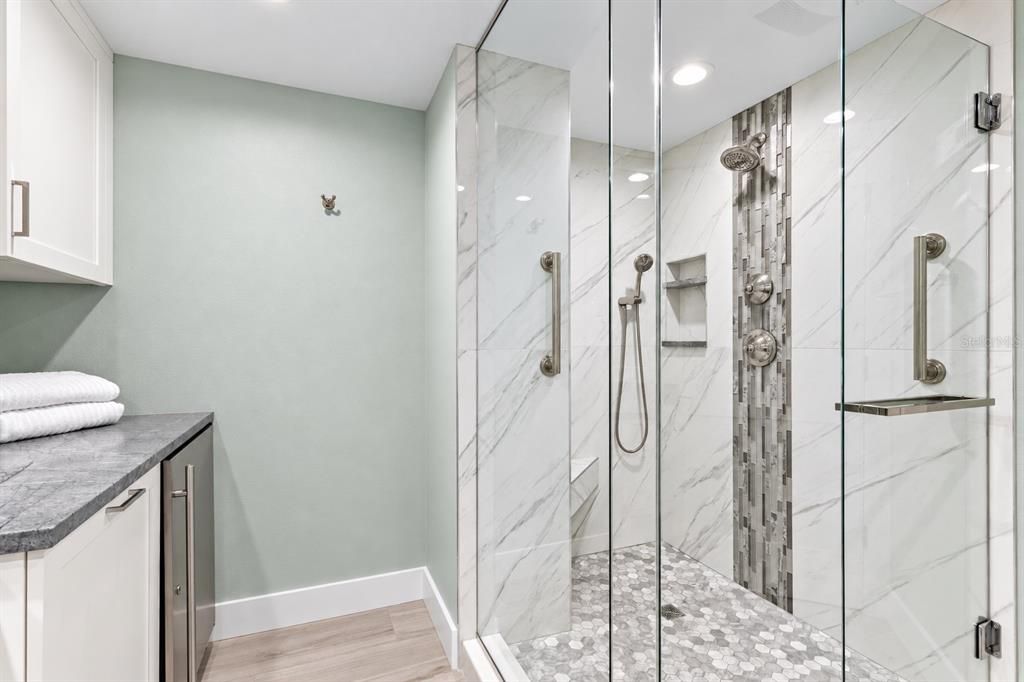 For Sale: $1,692,000 (2 beds, 2 baths, 1460 Square Feet)