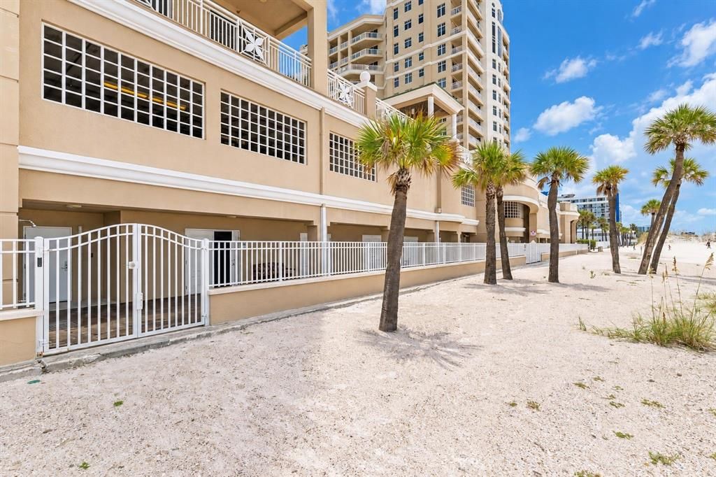 For Sale: $1,692,000 (2 beds, 2 baths, 1460 Square Feet)