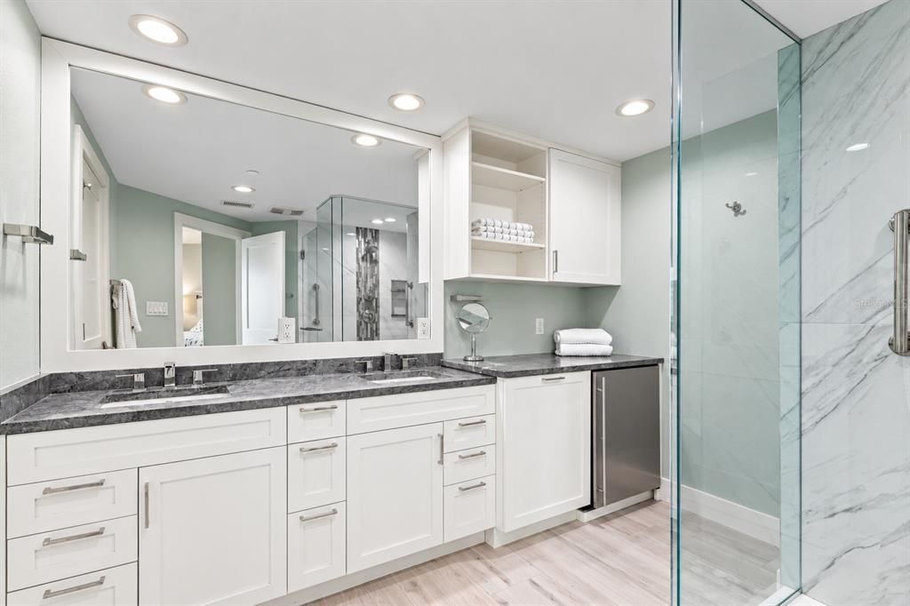 For Sale: $1,692,000 (2 beds, 2 baths, 1460 Square Feet)