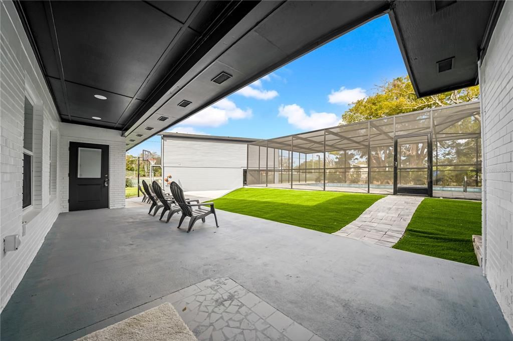 For Sale: $1,140,000 (8 beds, 7 baths, 4327 Square Feet)