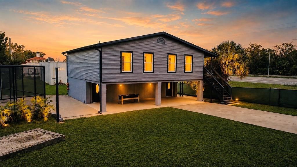 For Sale: $1,140,000 (8 beds, 7 baths, 4327 Square Feet)