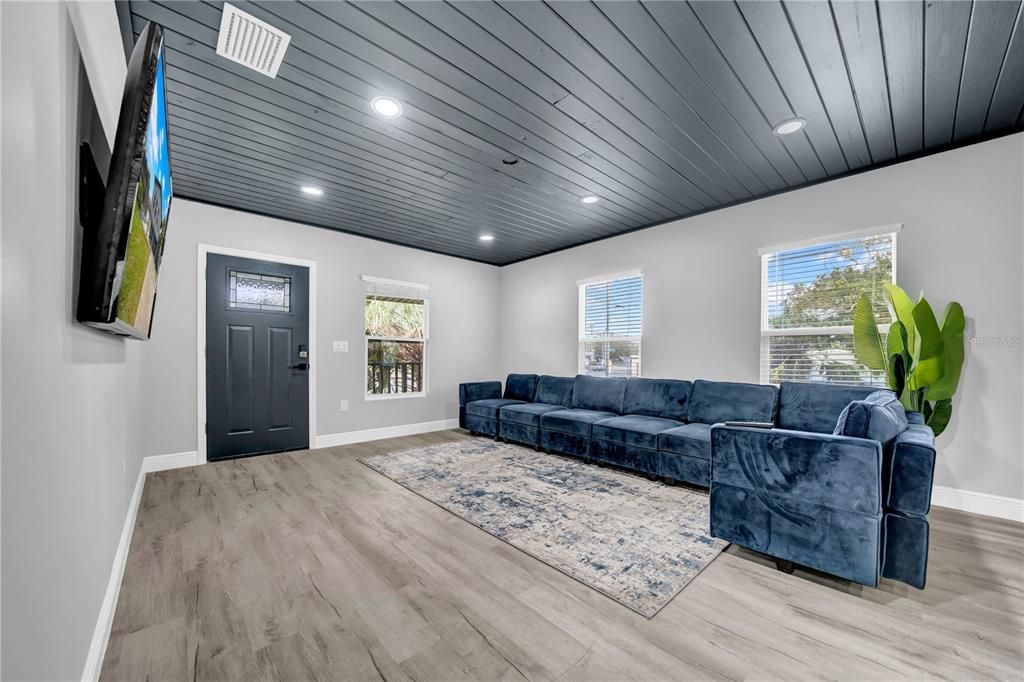 For Sale: $1,140,000 (8 beds, 7 baths, 4327 Square Feet)