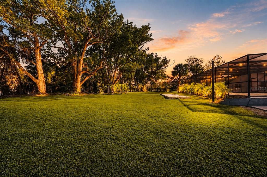 For Sale: $1,140,000 (8 beds, 7 baths, 4327 Square Feet)