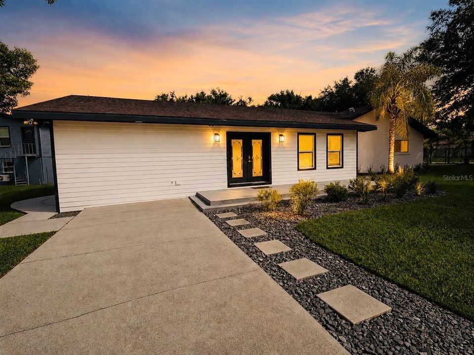 For Sale: $1,140,000 (8 beds, 7 baths, 4327 Square Feet)