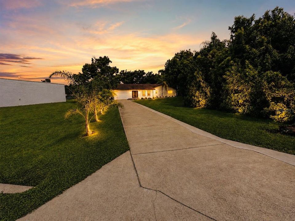 For Sale: $1,140,000 (8 beds, 7 baths, 4327 Square Feet)